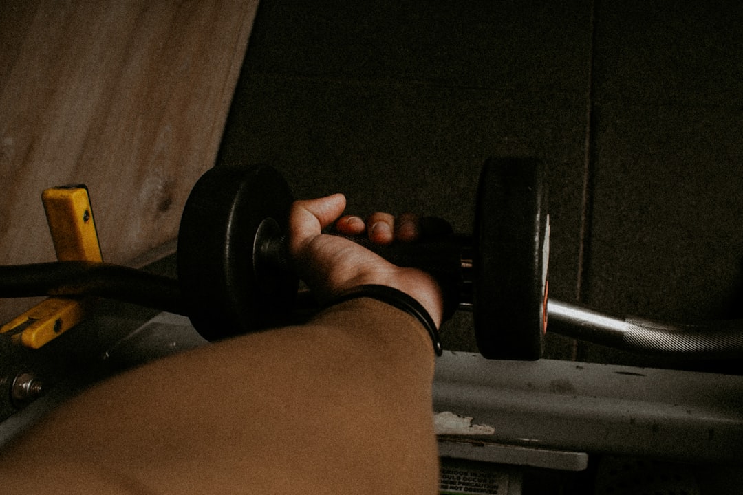 Upptäck biceps stång och få starkare armar snabbt illustration